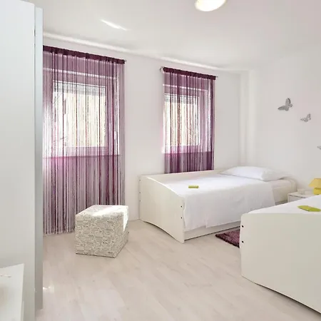 Apartment Gorgeous In Vrsi-mulo With Wifi