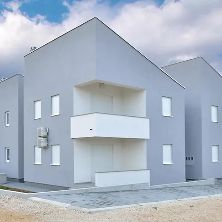 Apartment Gorgeous In Vrsi-mulo With Wifi Vrsi