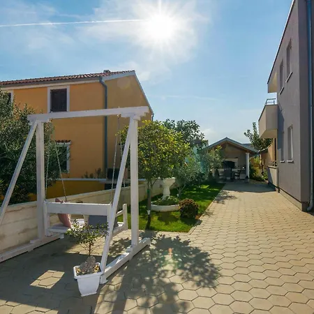 Apartment Gorgeous In Vrsi-mulo With Wifi